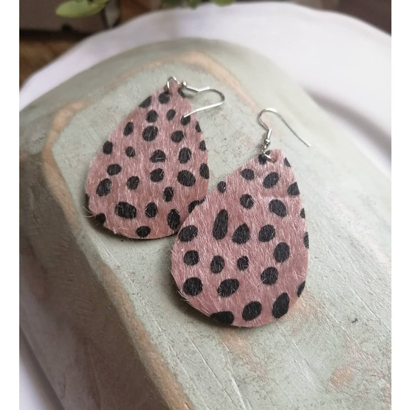 Faux Fur Cheetah Teardrop Dangle Earrings - Picture 3 of 5